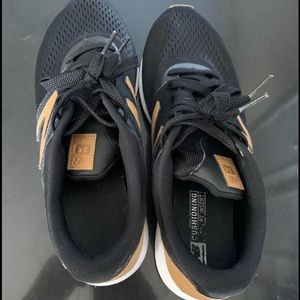 New Balance Tennis Shoes